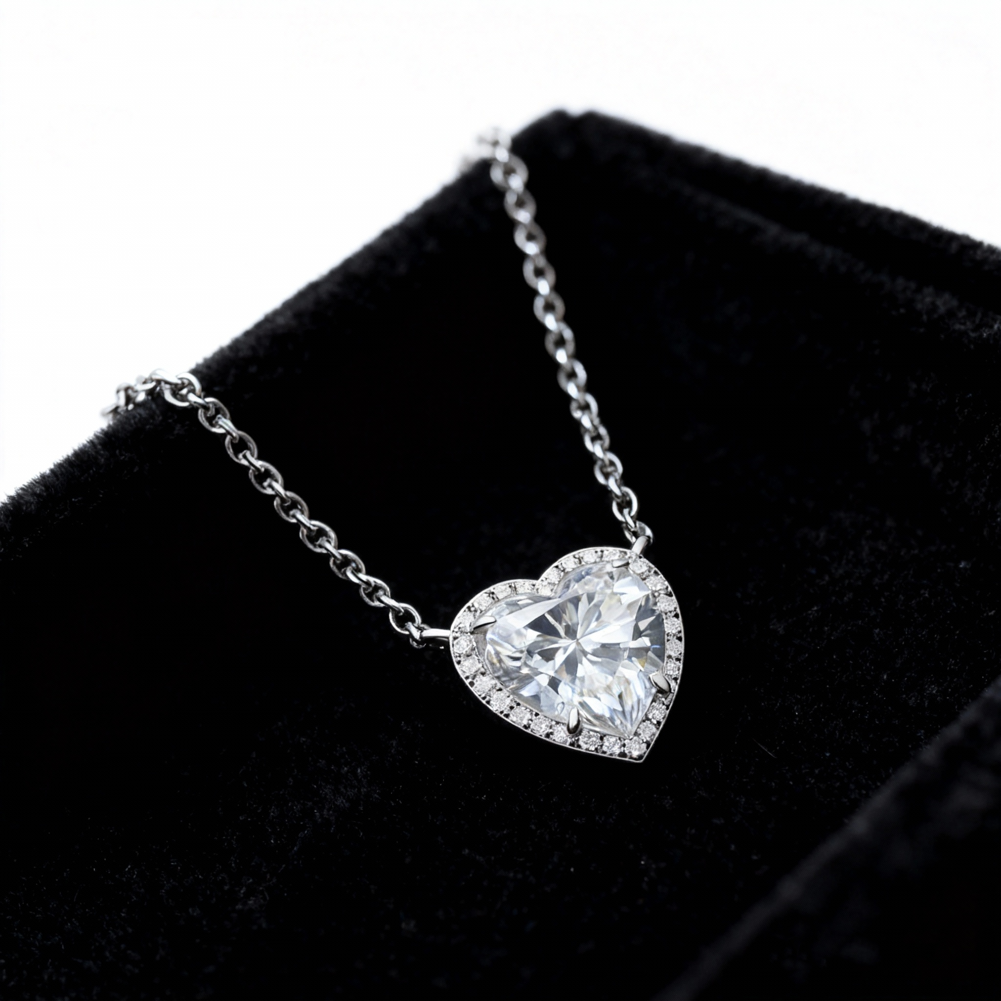Heart-shaped Diamond Necklace